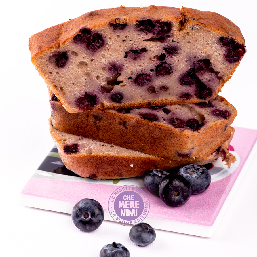 Banana bread con mirtilli e noce moscata