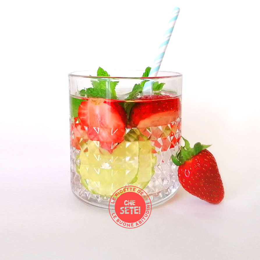 Acqua aromatizzata fragole, lime e menta