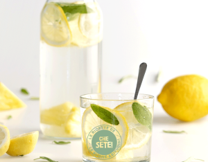 Acqua aromatizzata ananas, limone e salvia