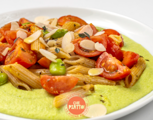 Pasta integrale con pomodorini alla maggiorana, crema di fave e mandorle
